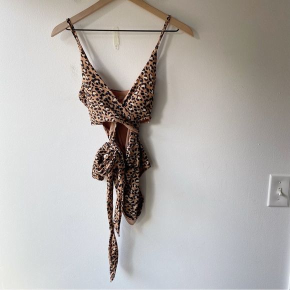 aerie leopard wrap one piece swimsuit in raw sienna m long - Picture 5 of 7